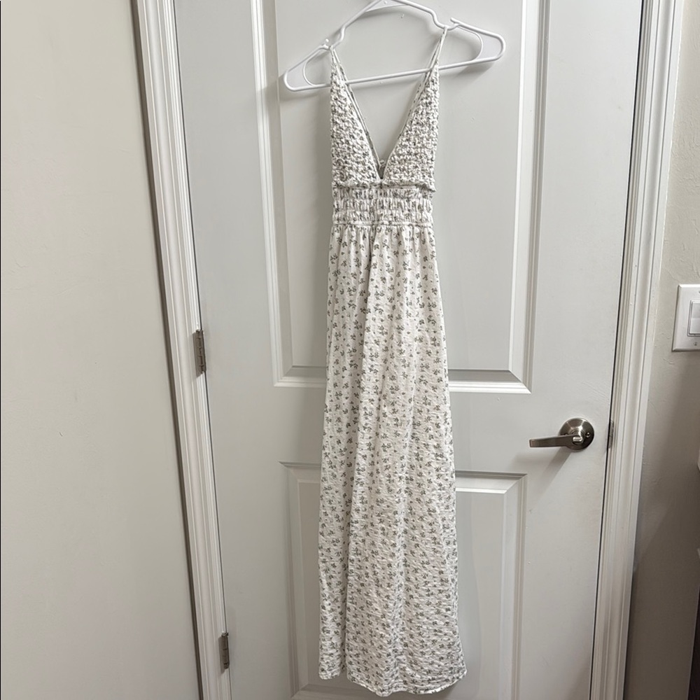 Chic Floral V-Neck Maxi Dress